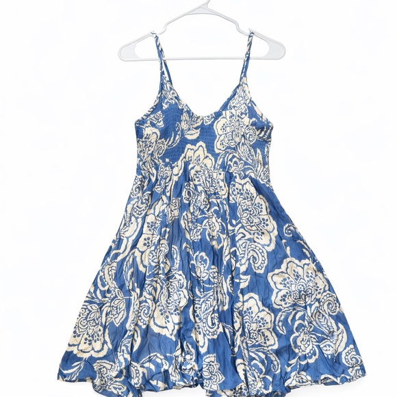 Blue & White Paisley Sundress spaghetti strap smocked bodice women’s - Picture 2 of 3